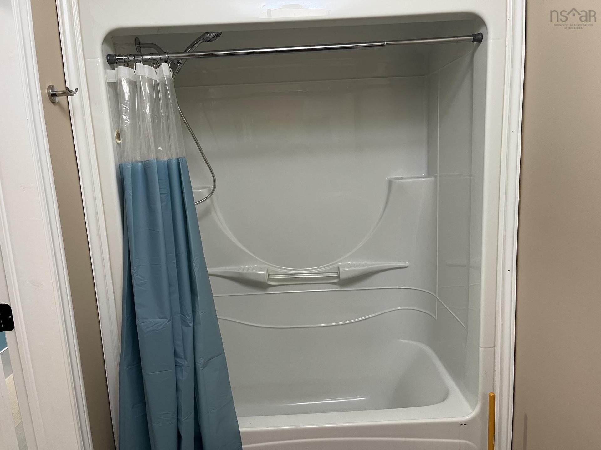9 Brightman Avenue, Currys Corner, NS - Indoor Photo Showing Bathroom