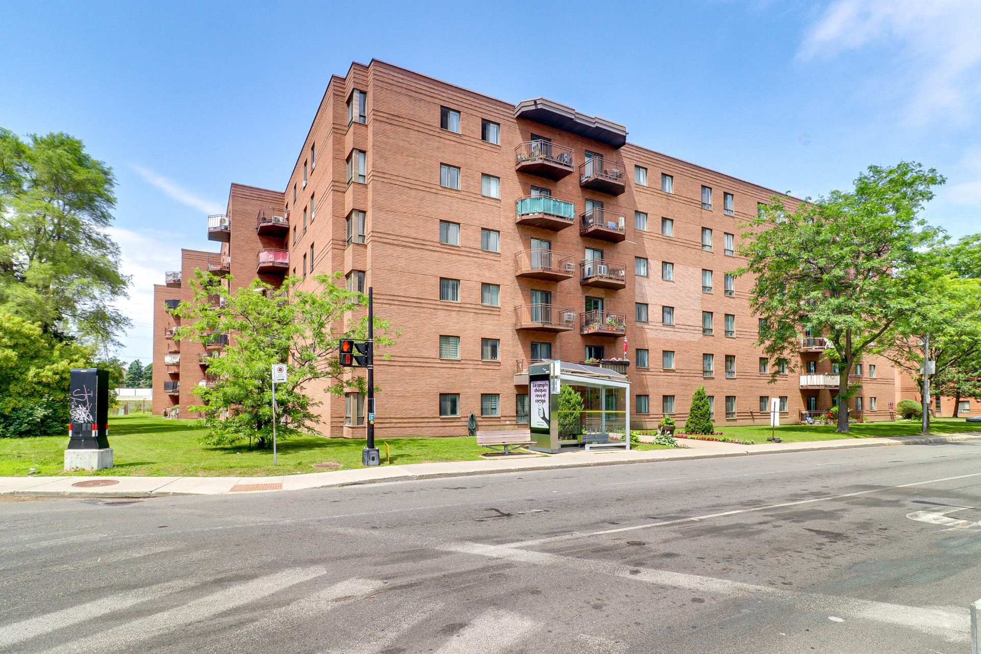 Façade - 415-4655 Boul. Henri-Bourassa O., Montréal (Saint-Laurent), QC