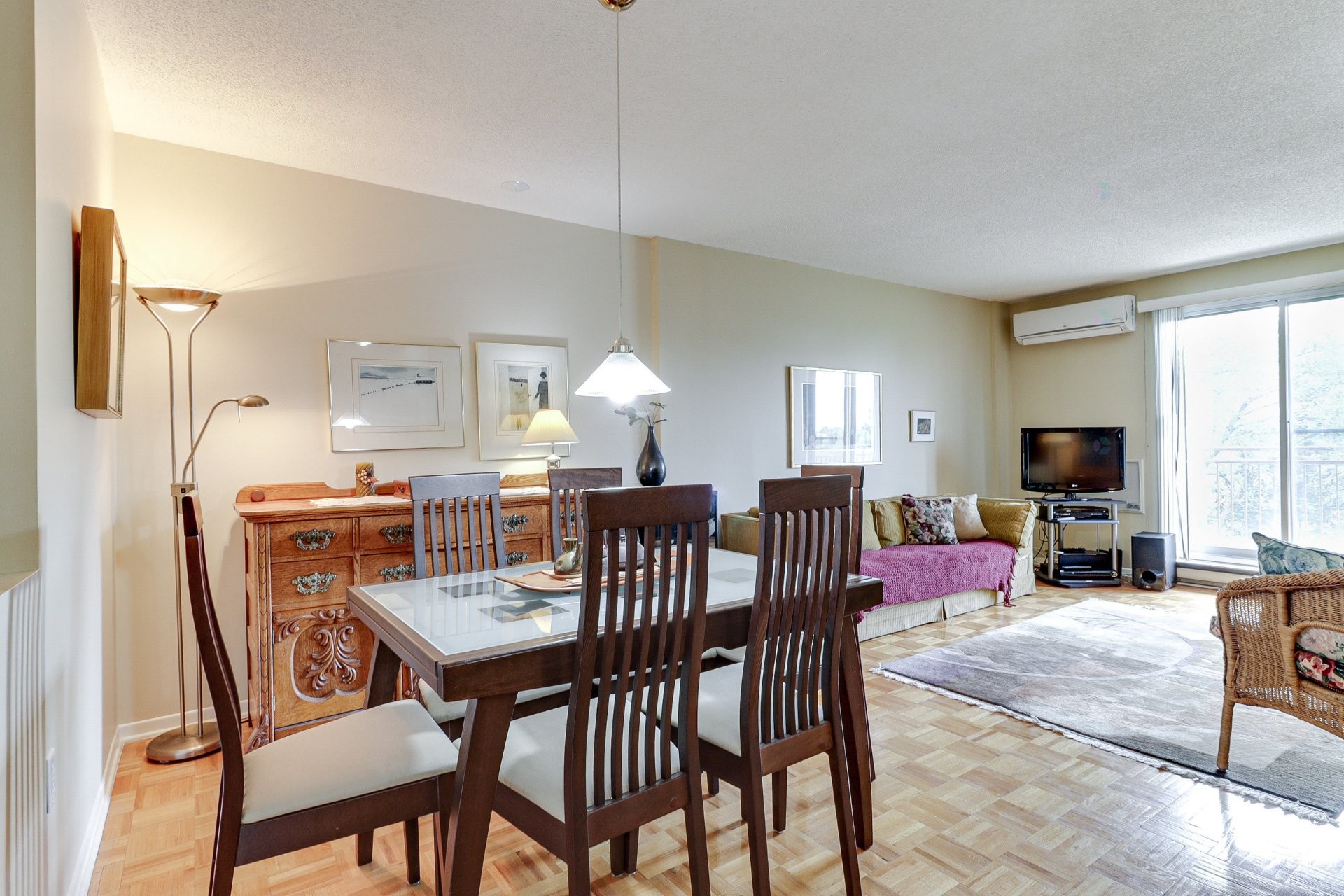 Salle à manger - 415-4655 Boul. Henri-Bourassa O., Montréal (Saint-Laurent), QC