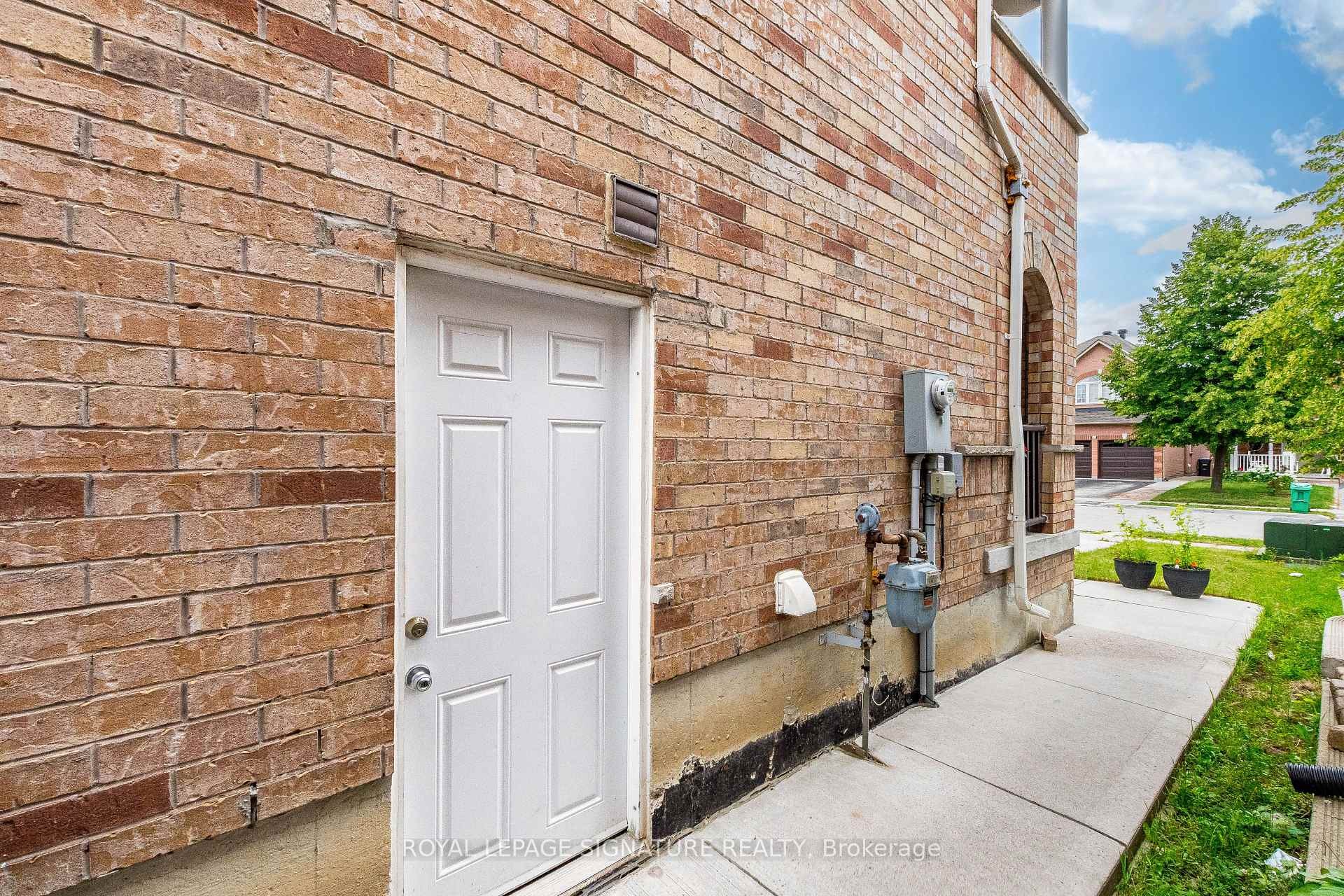 35 Whitehouse Crescent, Brampton, ON