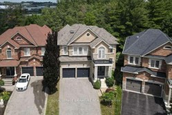 488 Foxcroft Boulevard Newmarket, ON L3X 3L7