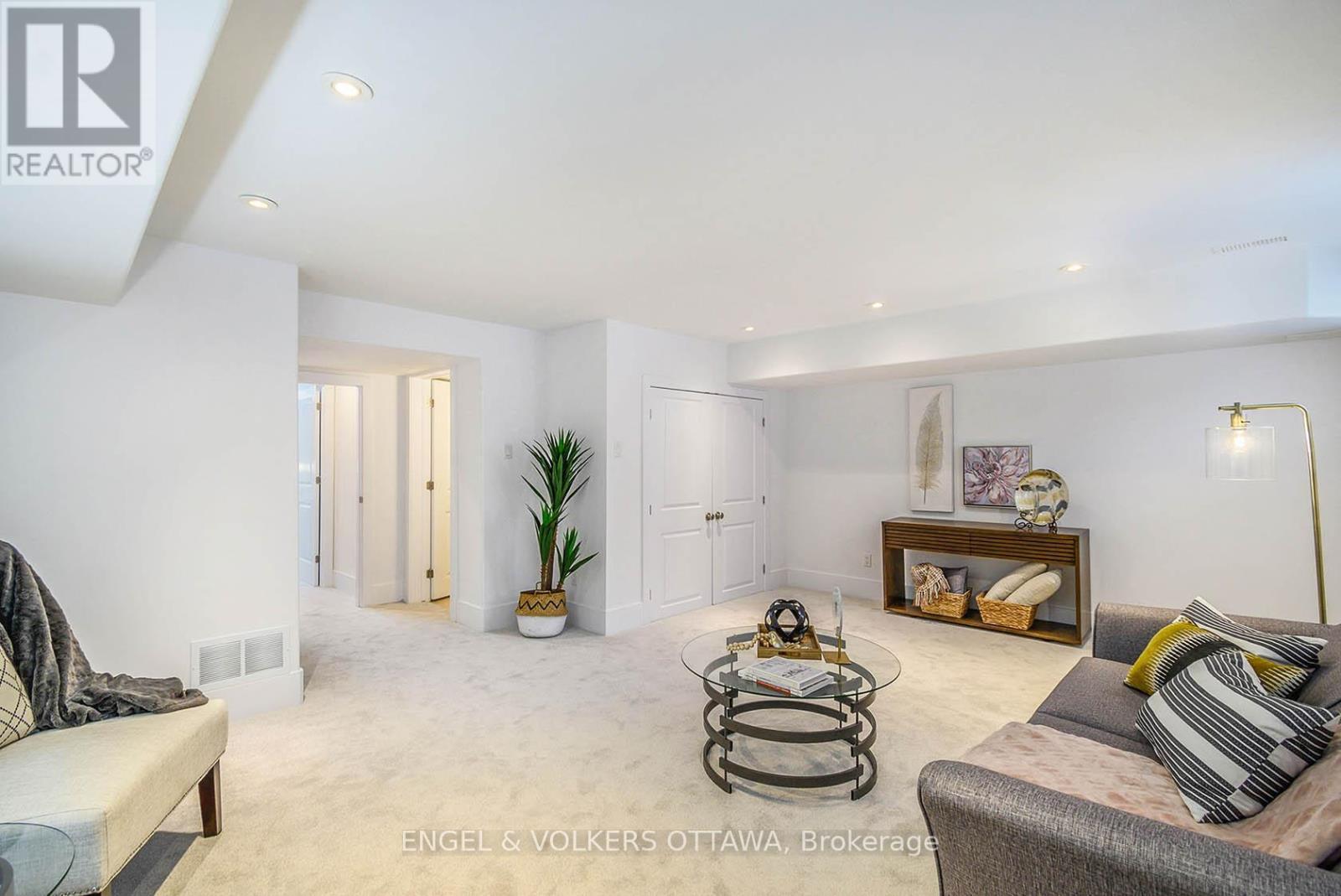 109 Montauk, Ottawa, ON