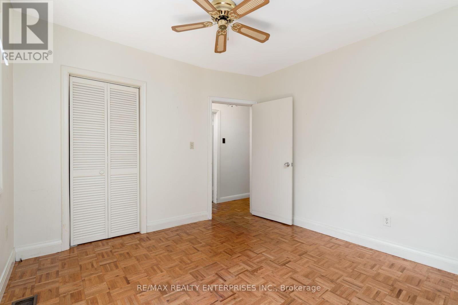 Main floor bedroom #1 with walk out to backyard - 52 Briarwood Avenue, Mississauga, ON