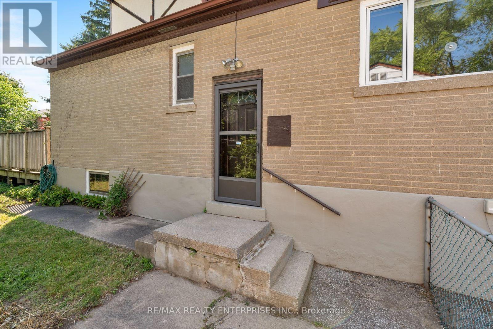 Separate entrance - 52 Briarwood Avenue, Mississauga, ON