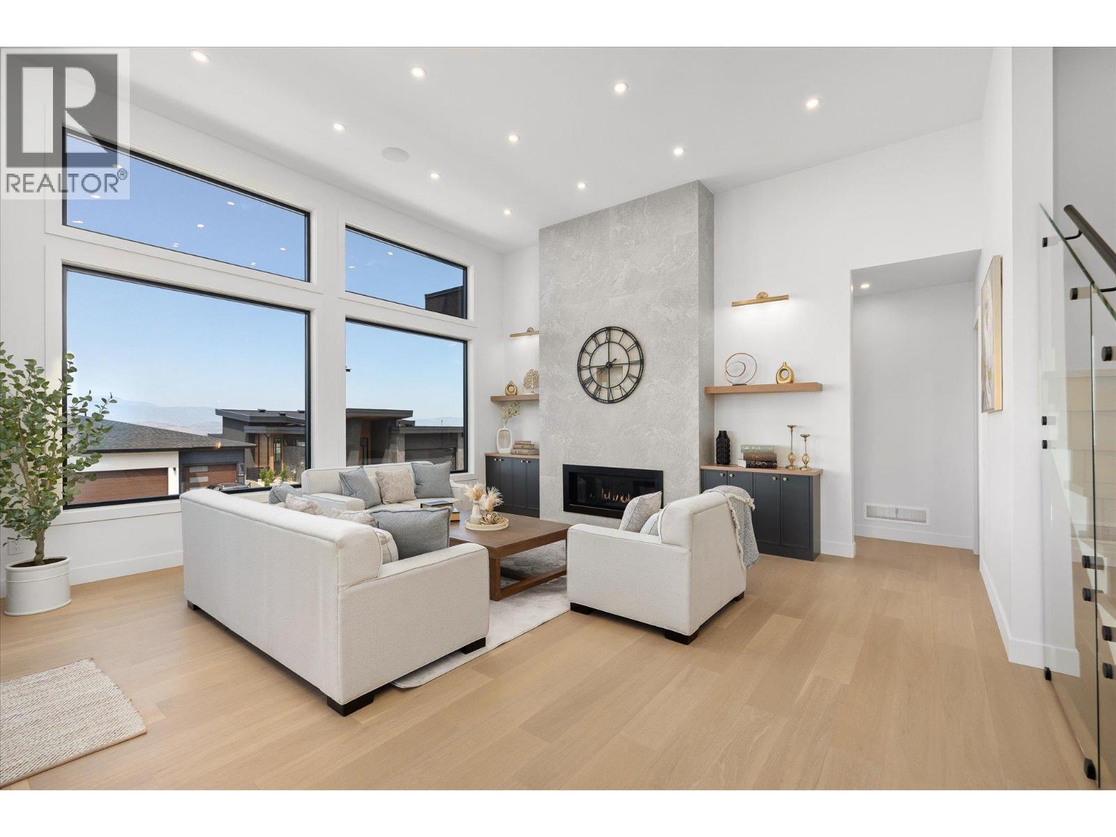 245 Turnberry Street Lot# 8, Kelowna, BC - Indoor Photo Showing Living Room With Fireplace