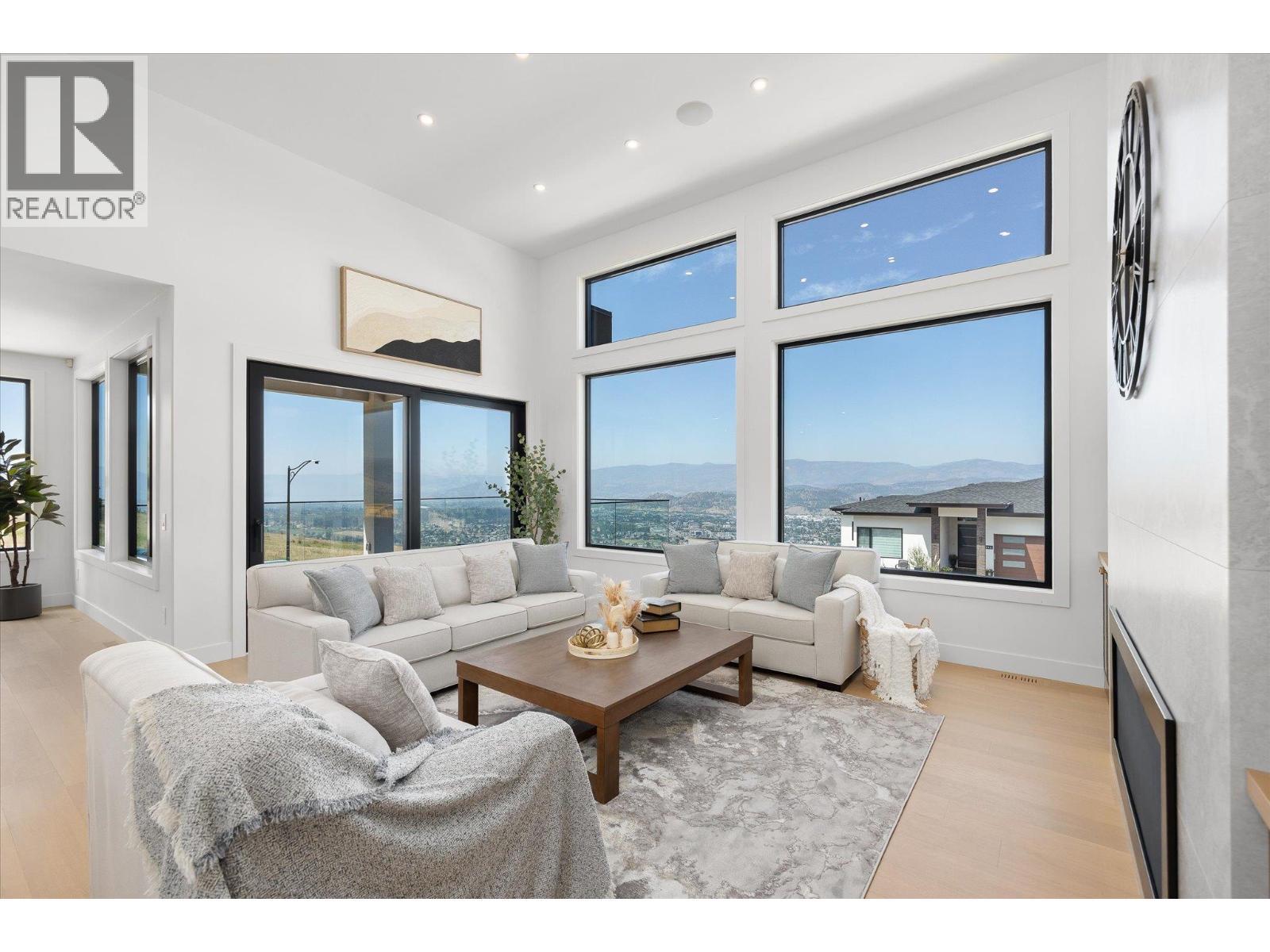 245 Turnberry Street Lot# 8, Kelowna, BC - Indoor Photo Showing Living Room