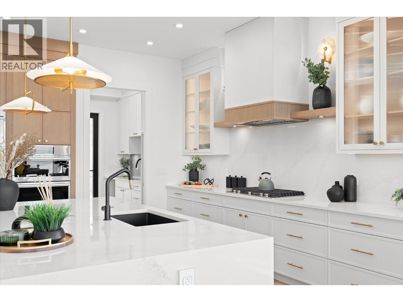 245 Turnberry Street Lot# 8, Kelowna, BC - Indoor Photo Showing Kitchen With Upgraded Kitchen