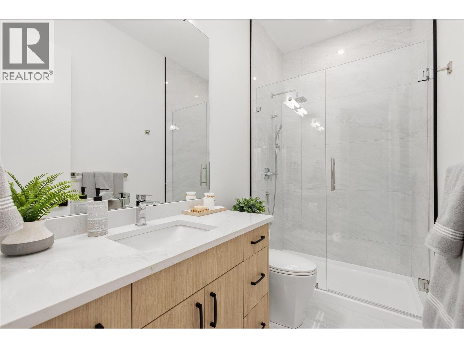 245 Turnberry Street Lot# 8, Kelowna, BC - Indoor Photo Showing Bathroom