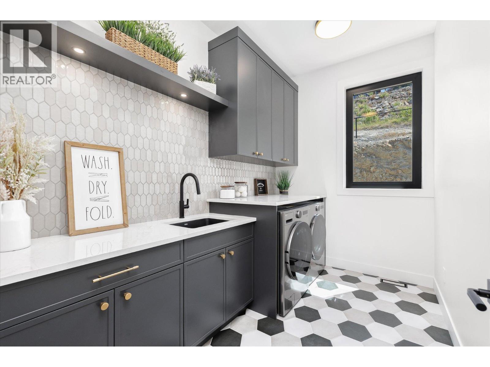 245 Turnberry Street Lot# 8, Kelowna, BC - Indoor Photo Showing Laundry Room