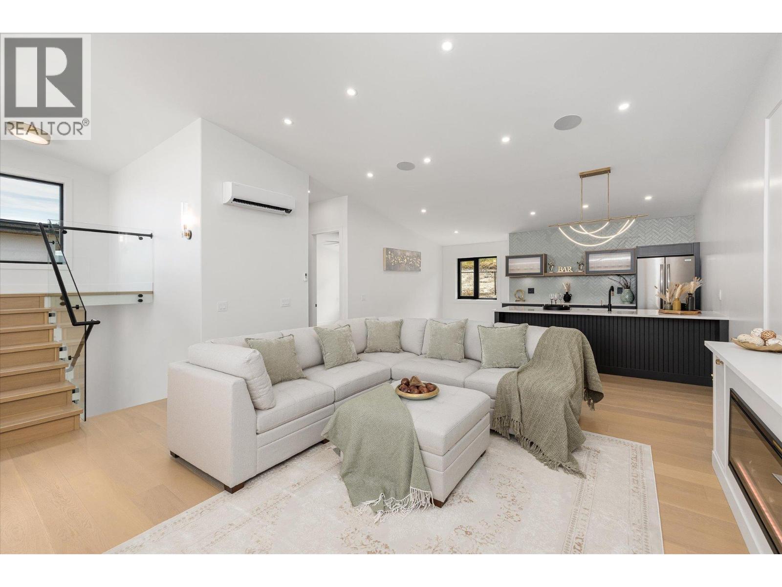 245 Turnberry Street Lot# 8, Kelowna, BC - Indoor Photo Showing Living Room