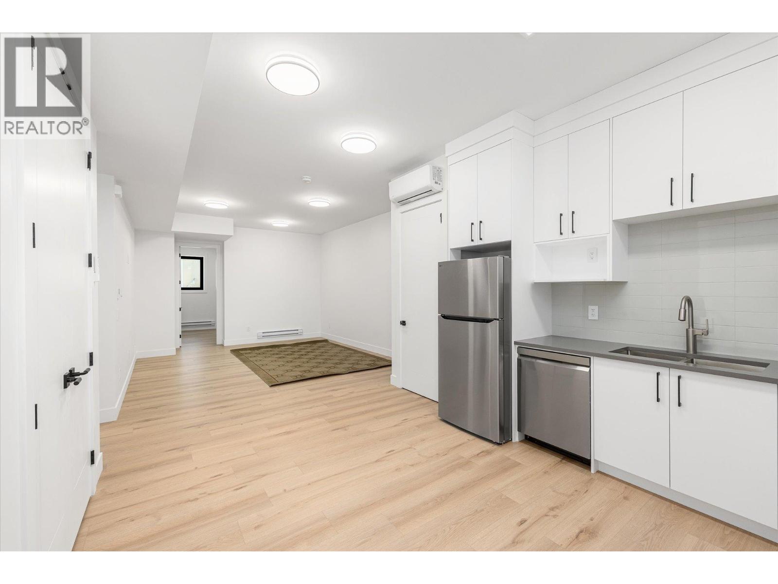 245 Turnberry Street Lot# 8, Kelowna, BC - Indoor Photo Showing Kitchen