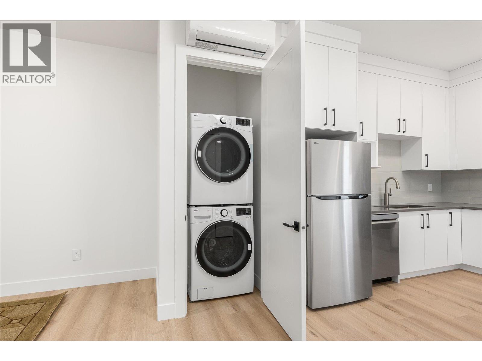245 Turnberry Street Lot# 8, Kelowna, BC - Indoor Photo Showing Laundry Room