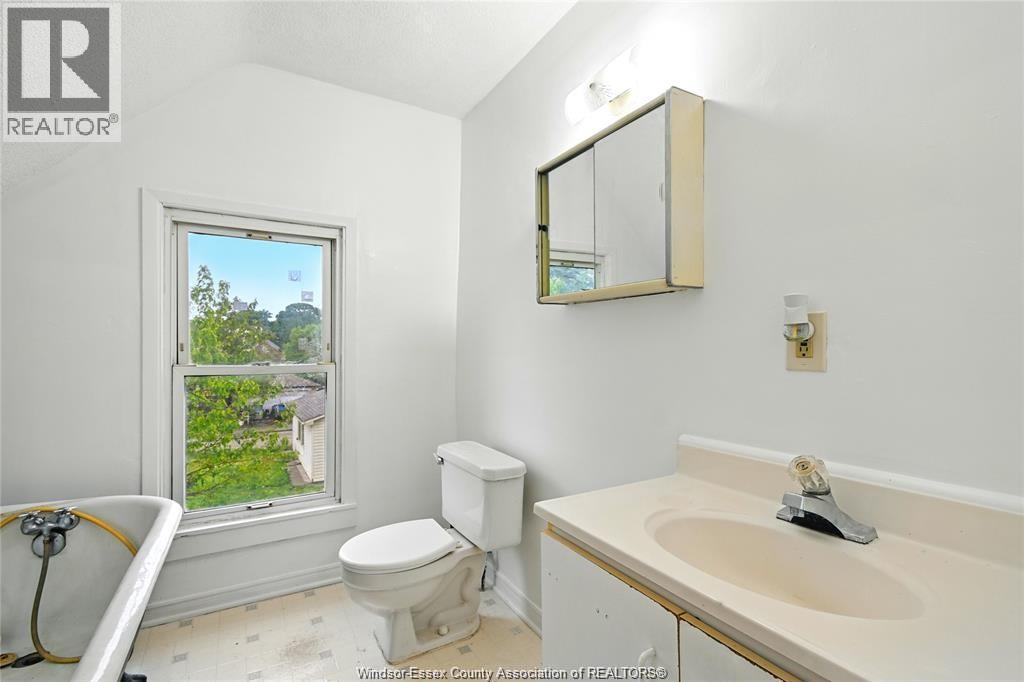 867 Langlois, Windsor, ON