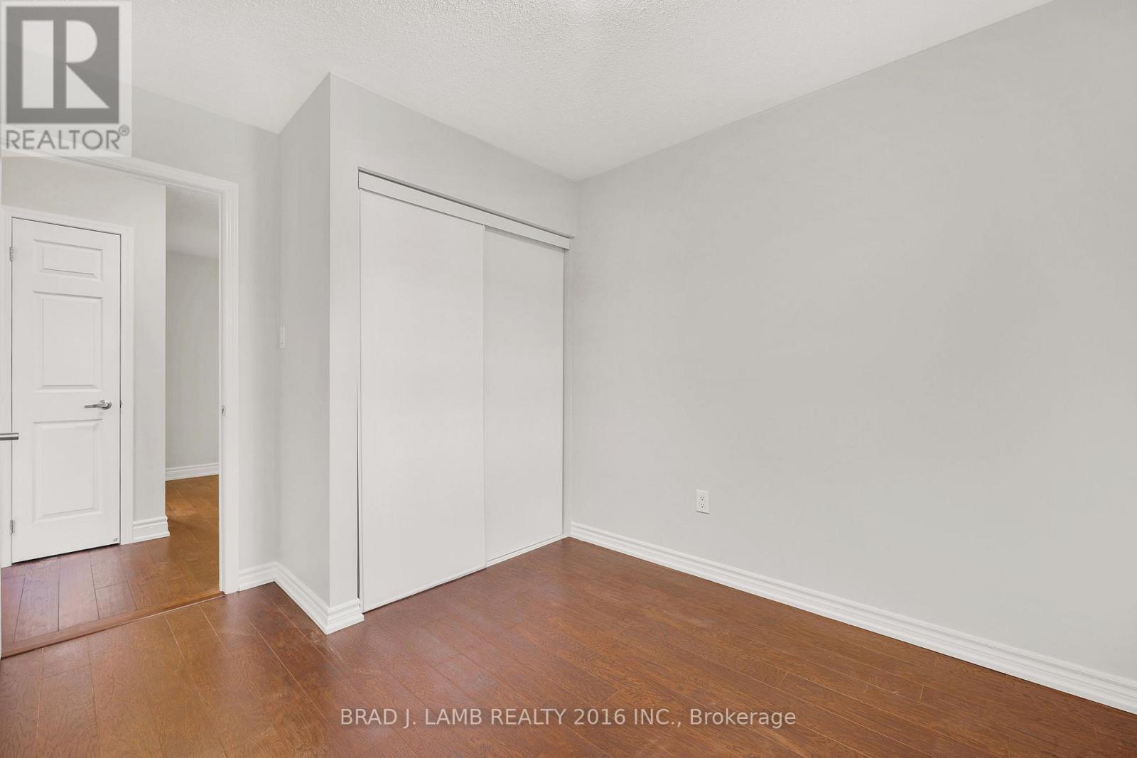 930 Nadalin Heights, Milton, ON