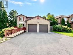 384 LESLIE STREET Whitby (Blue Grass Meadows), ON L1N 7H2