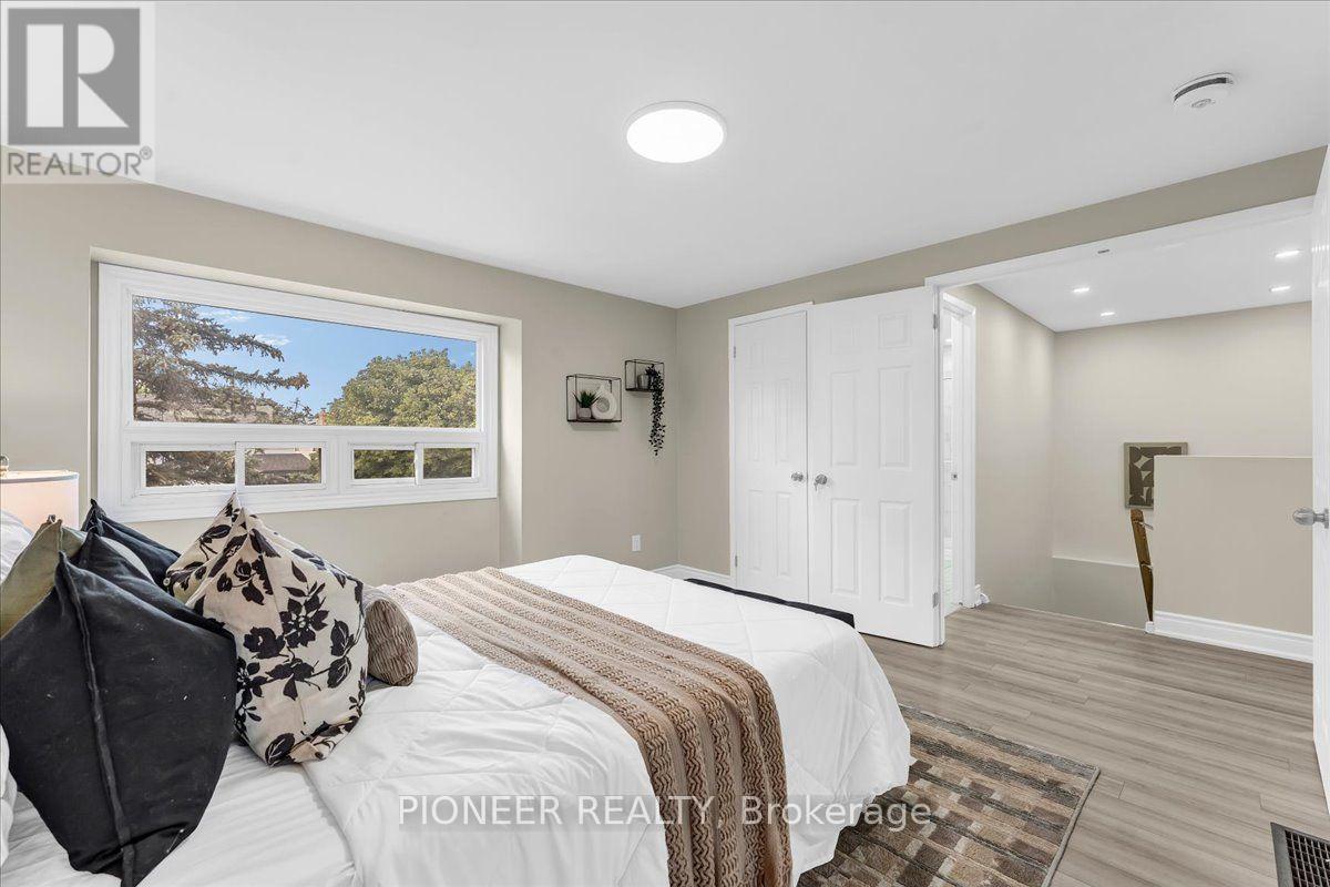 22 Wolverton Crescent, Brampton, ON - Indoor Photo Showing Bedroom