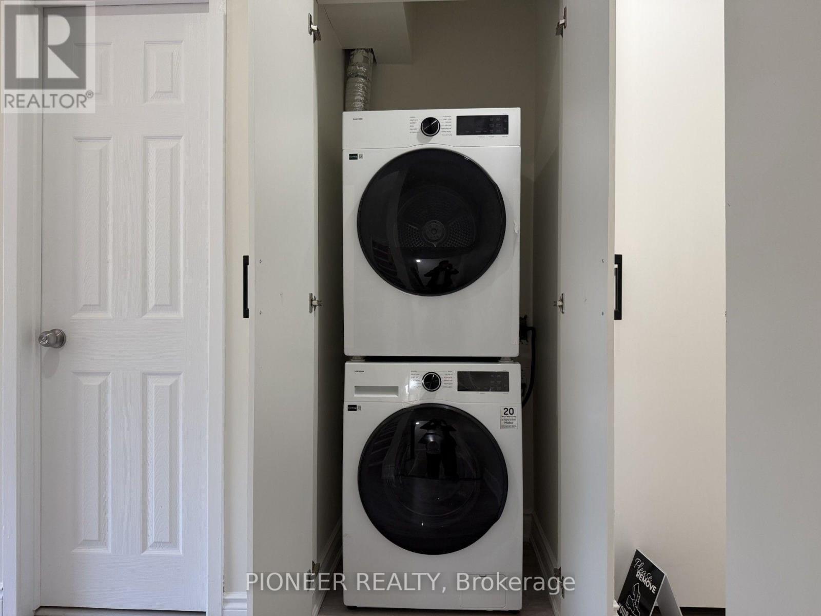 22 Wolverton Crescent, Brampton, ON - Indoor Photo Showing Laundry Room