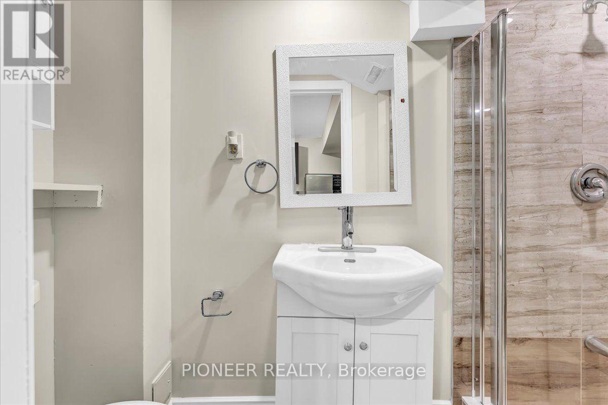 22 Wolverton Crescent, Brampton, ON - Indoor Photo Showing Bathroom