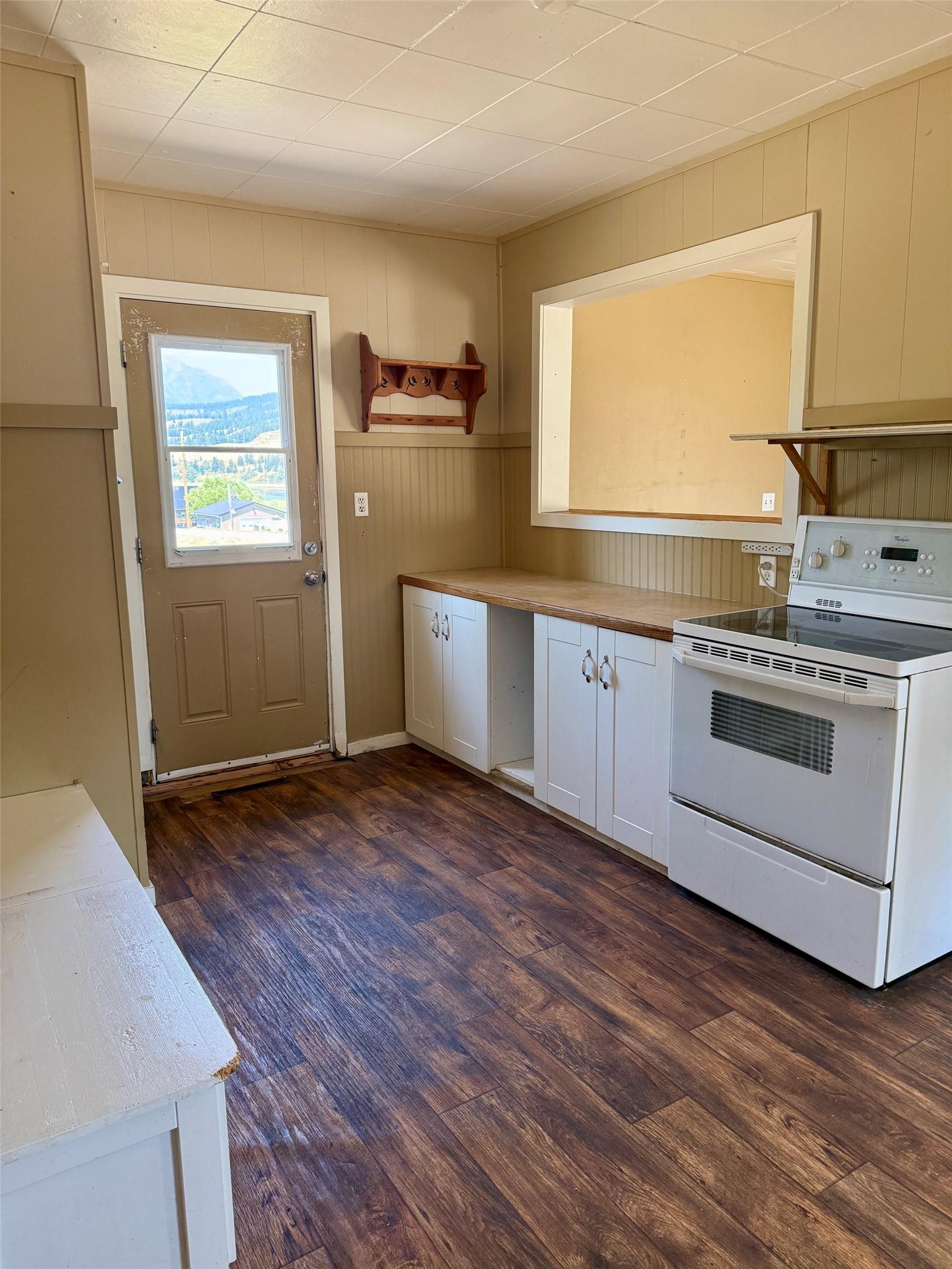 6195 & Lot 1 Cartwright Street, Wardner, BC - Indoor Photo Showing Kitchen