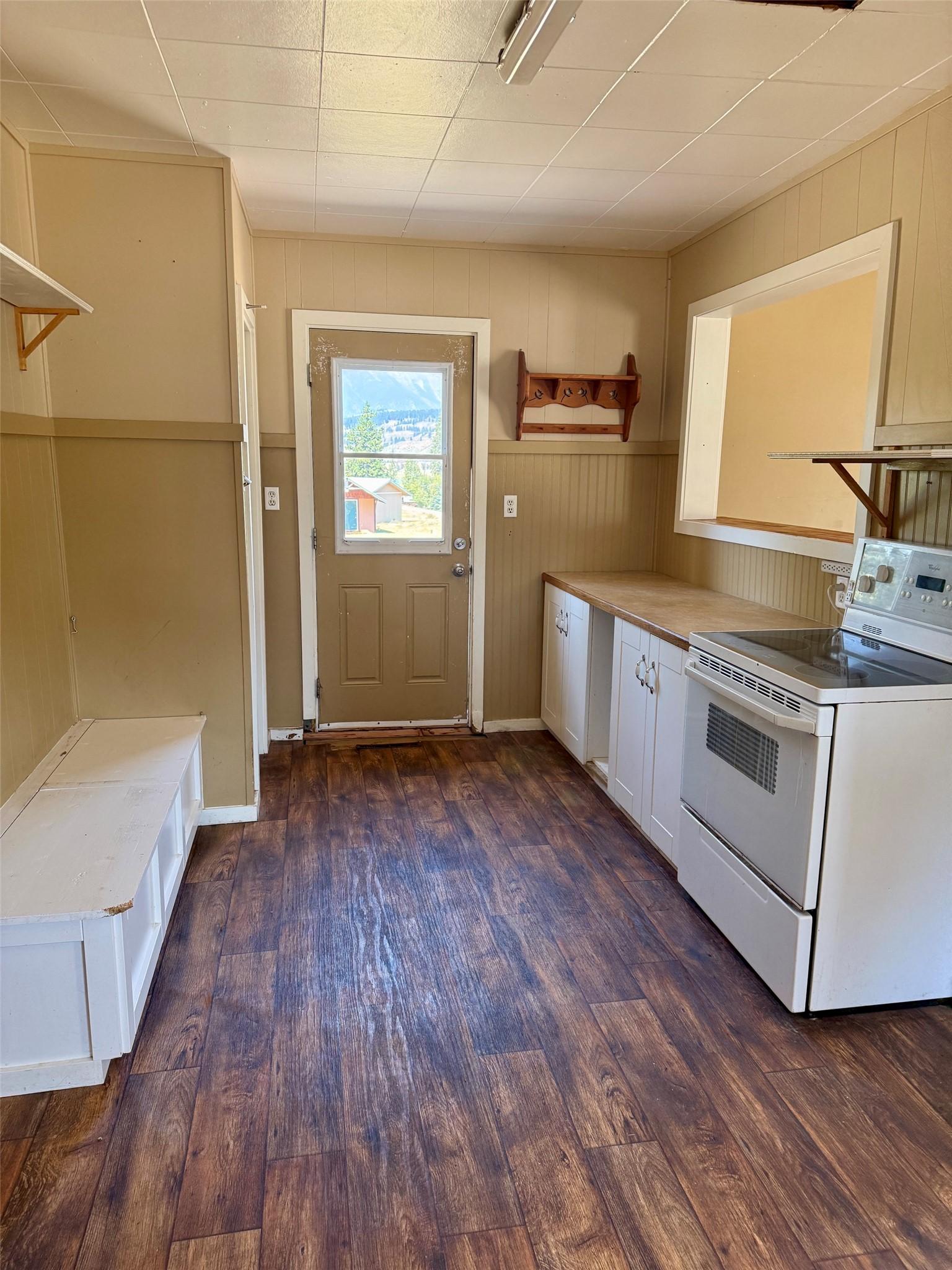 6195 & Lot 1 Cartwright Street, Wardner, BC - Indoor Photo Showing Kitchen