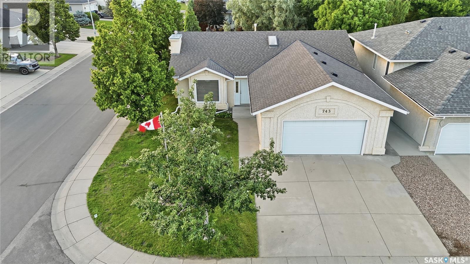 743 Pezer Court, Saskatoon, SK