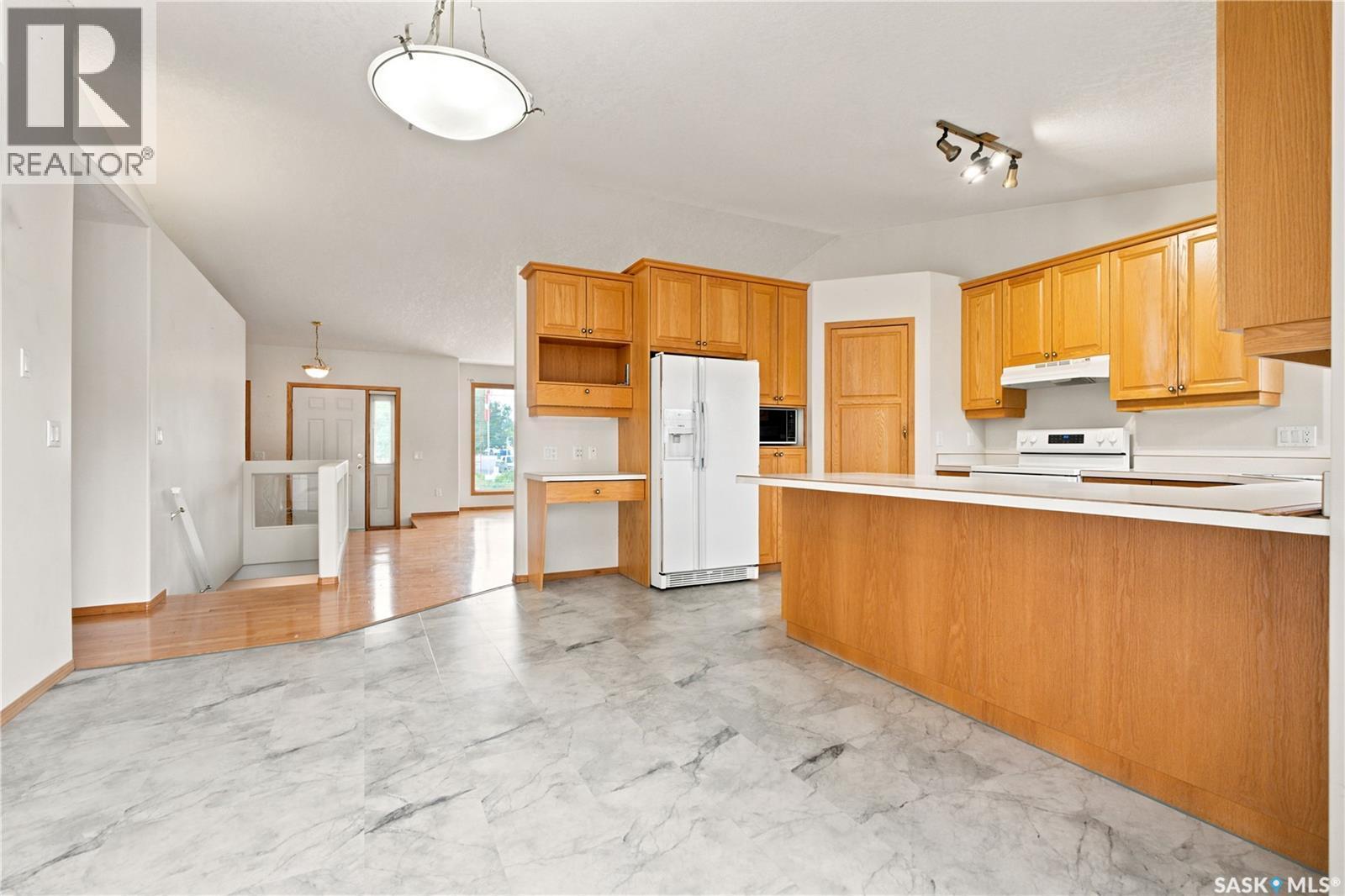 743 Pezer Court, Saskatoon, SK