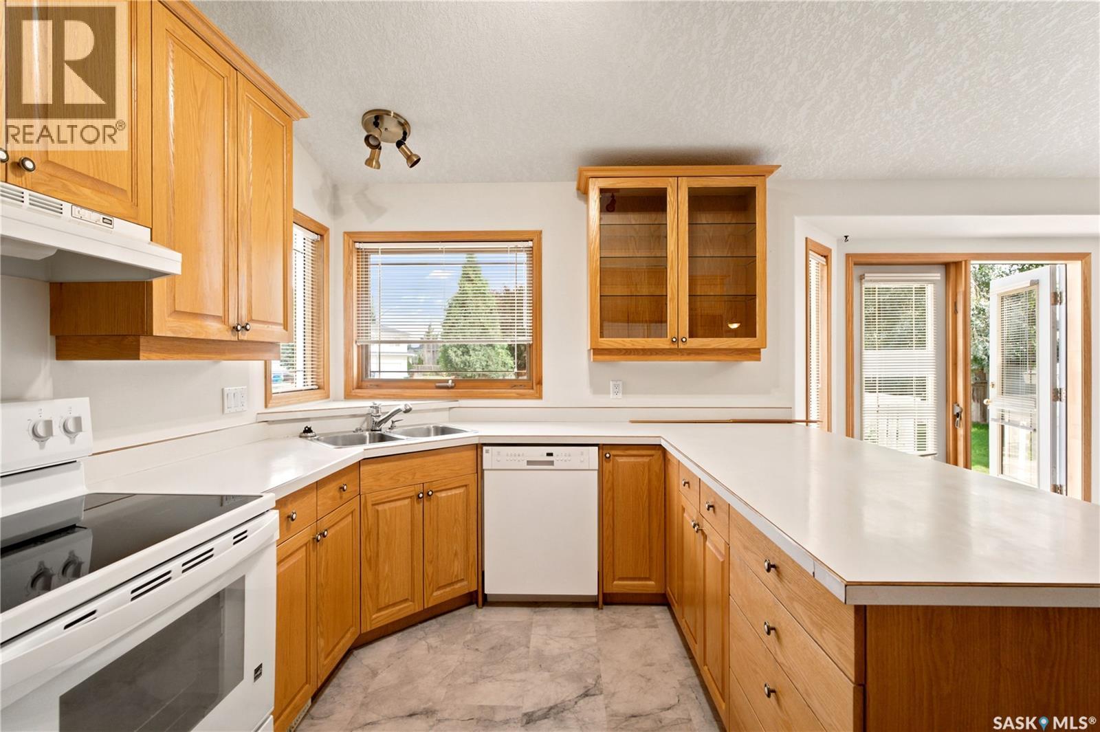 743 Pezer Court, Saskatoon, SK