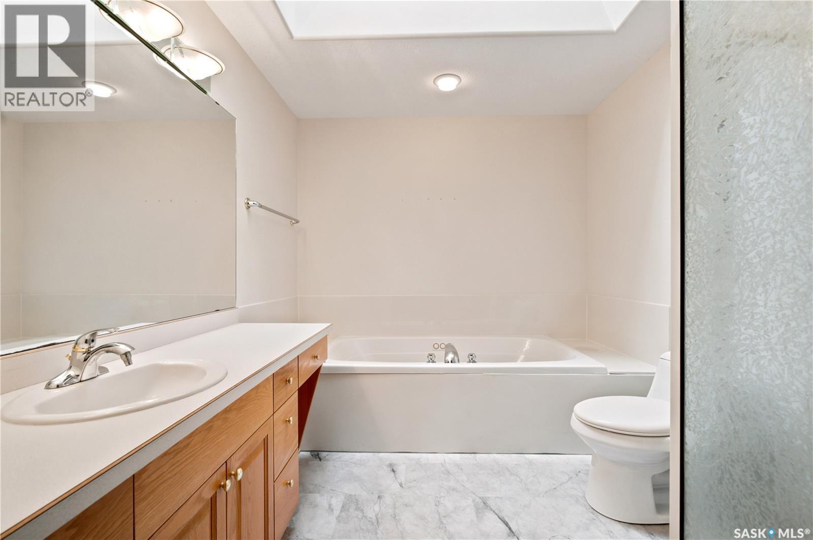743 Pezer Court, Saskatoon, SK