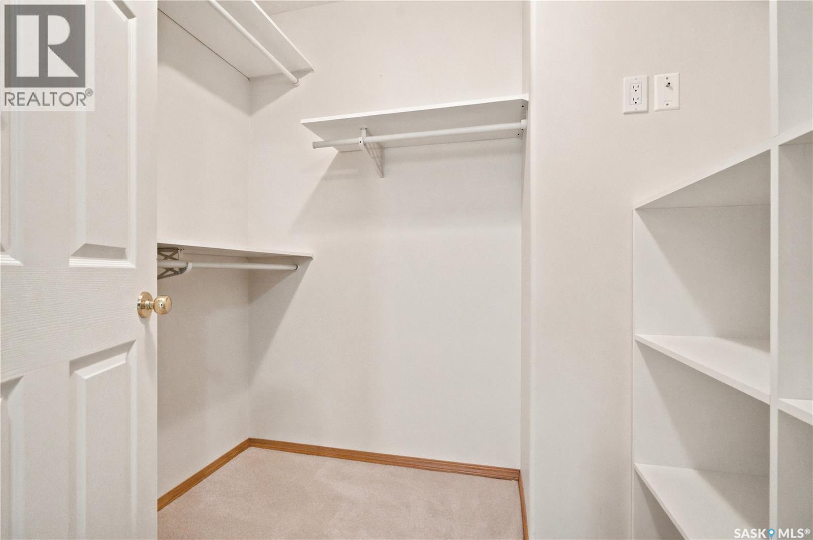 743 Pezer Court, Saskatoon, SK