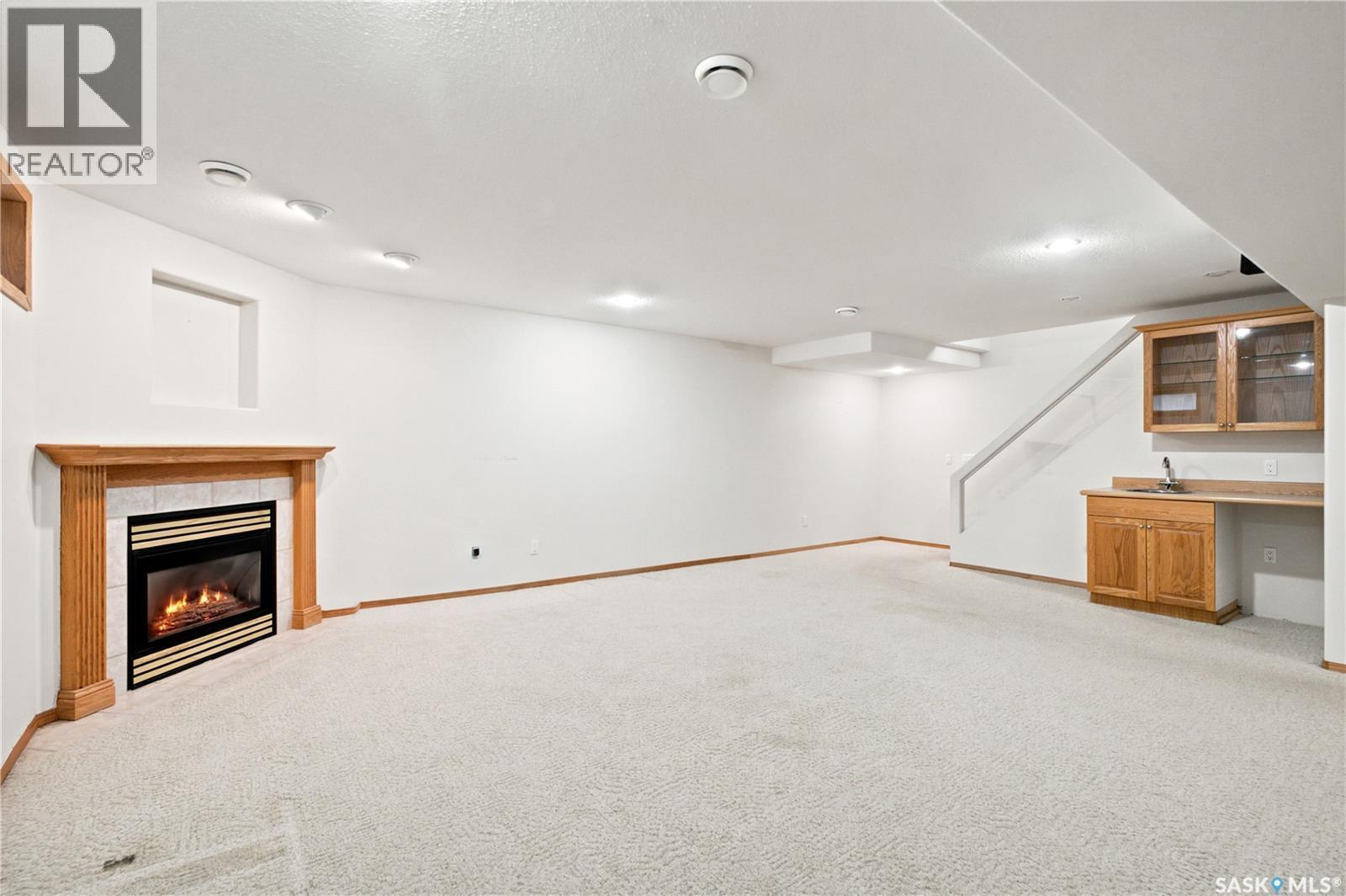 743 Pezer Court, Saskatoon, SK