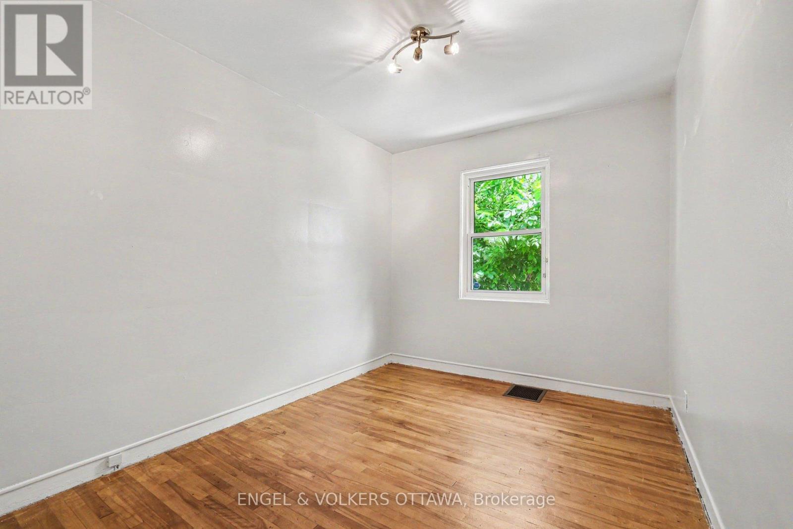 325 Summit Avenue, Ottawa, ON