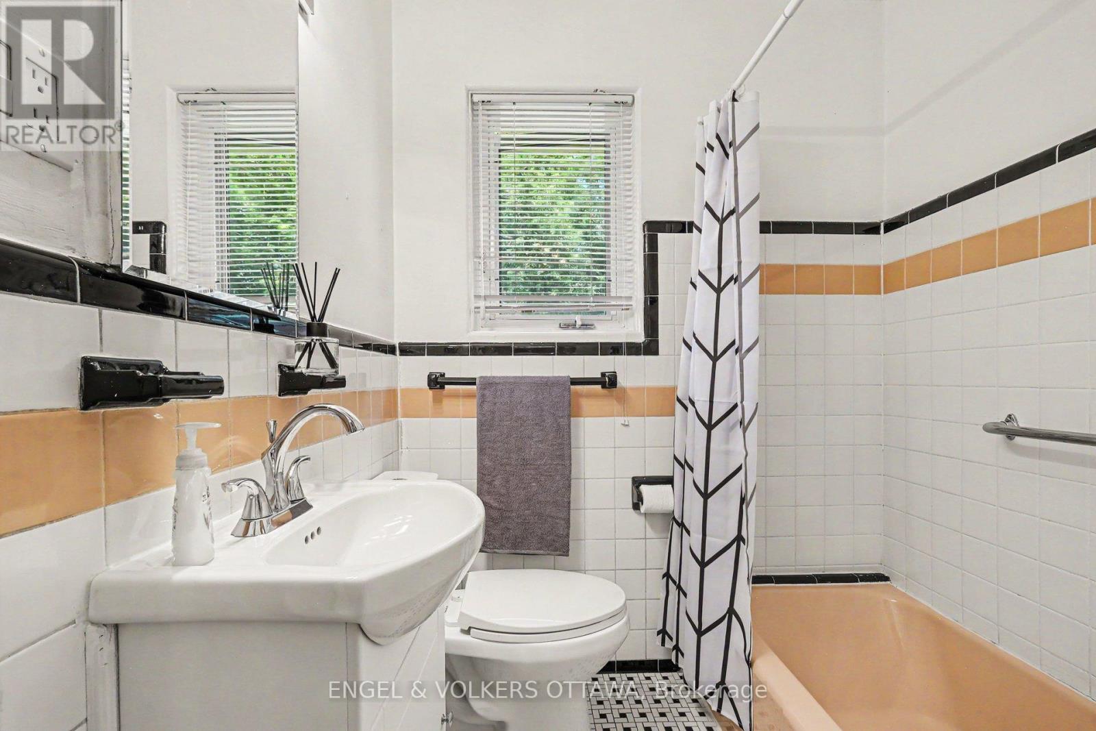 325 Summit Avenue, Ottawa, ON