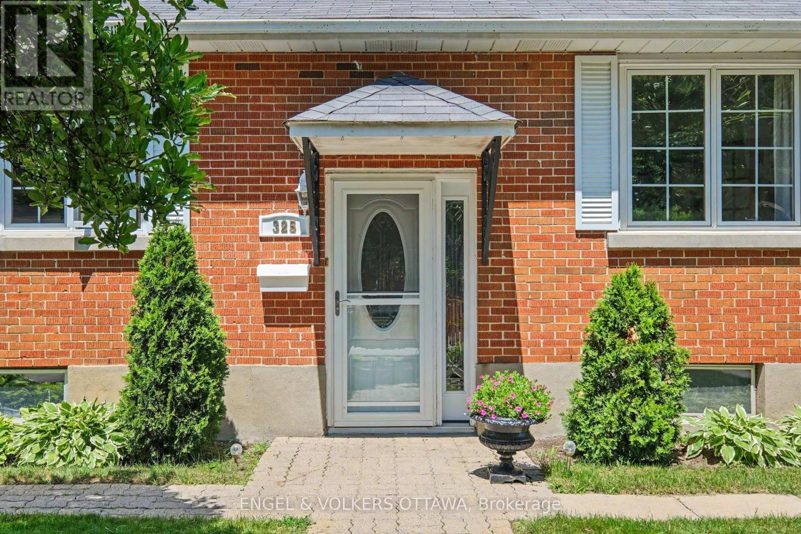 325 Summit Avenue, Ottawa, ON