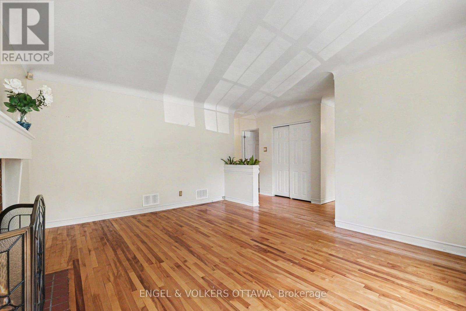 325 Summit Avenue, Ottawa, ON