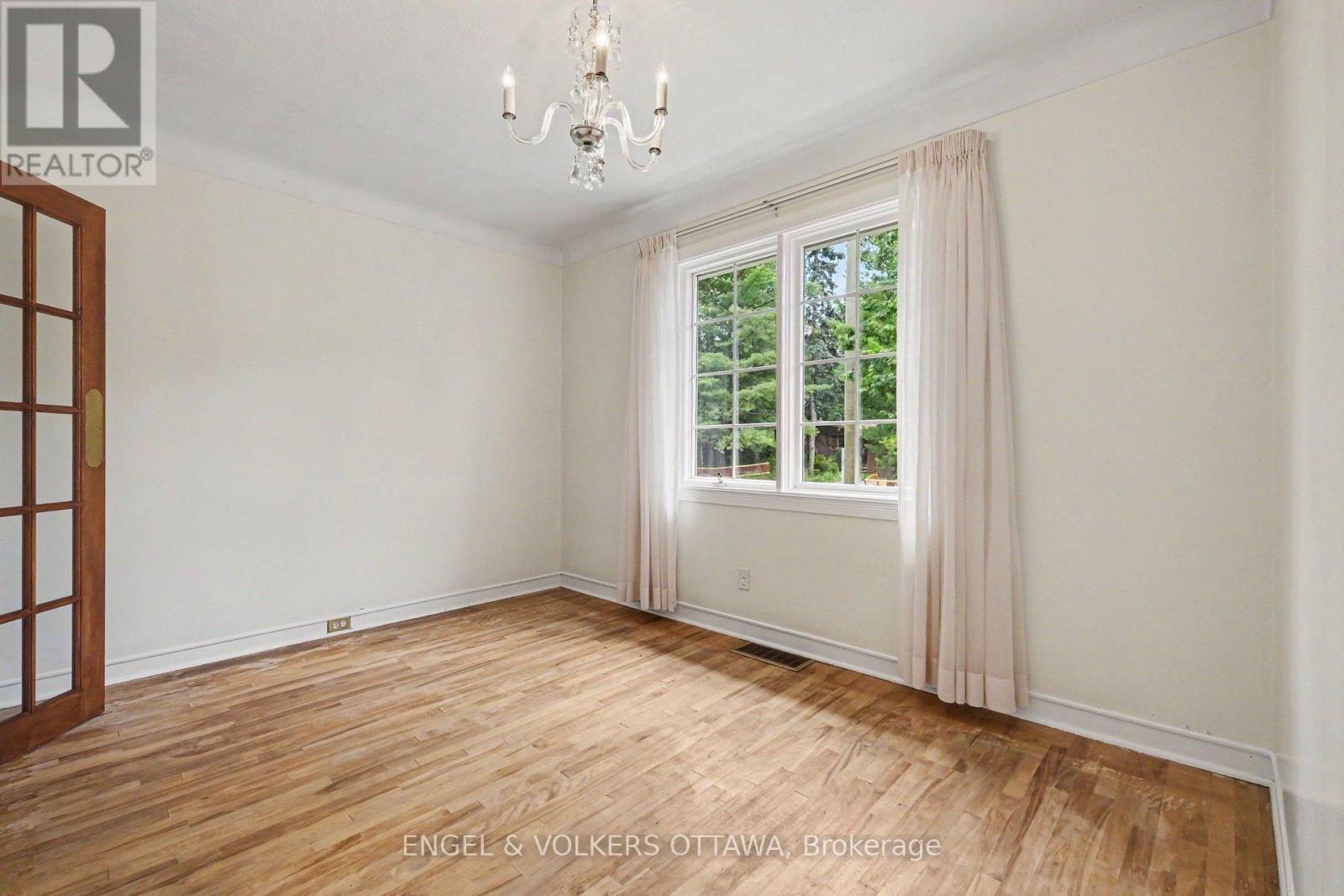325 Summit Avenue, Ottawa, ON