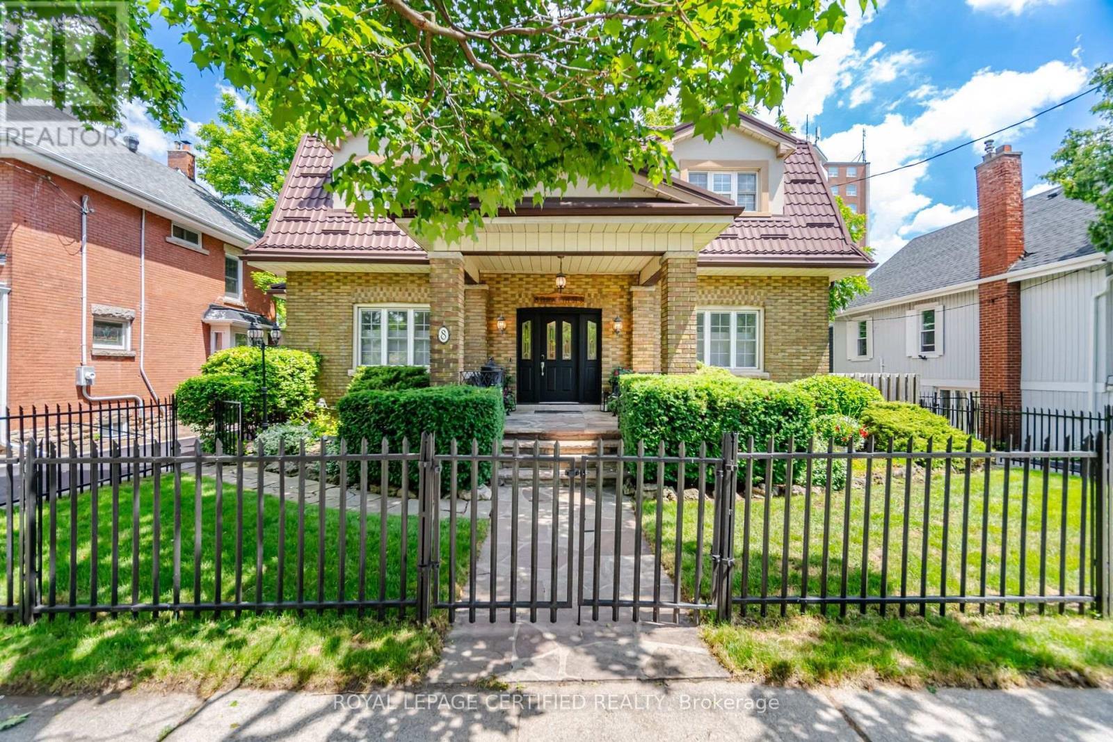8 Elizabeth Street S, Brampton, ON