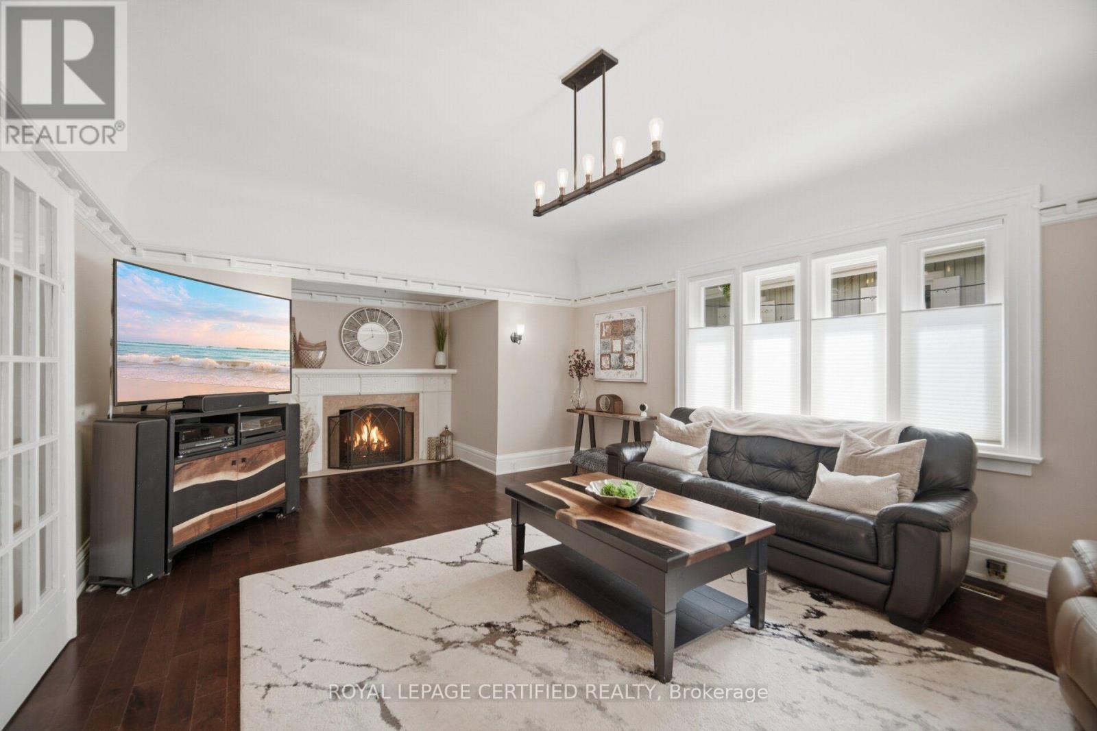 8 Elizabeth Street S, Brampton, ON
