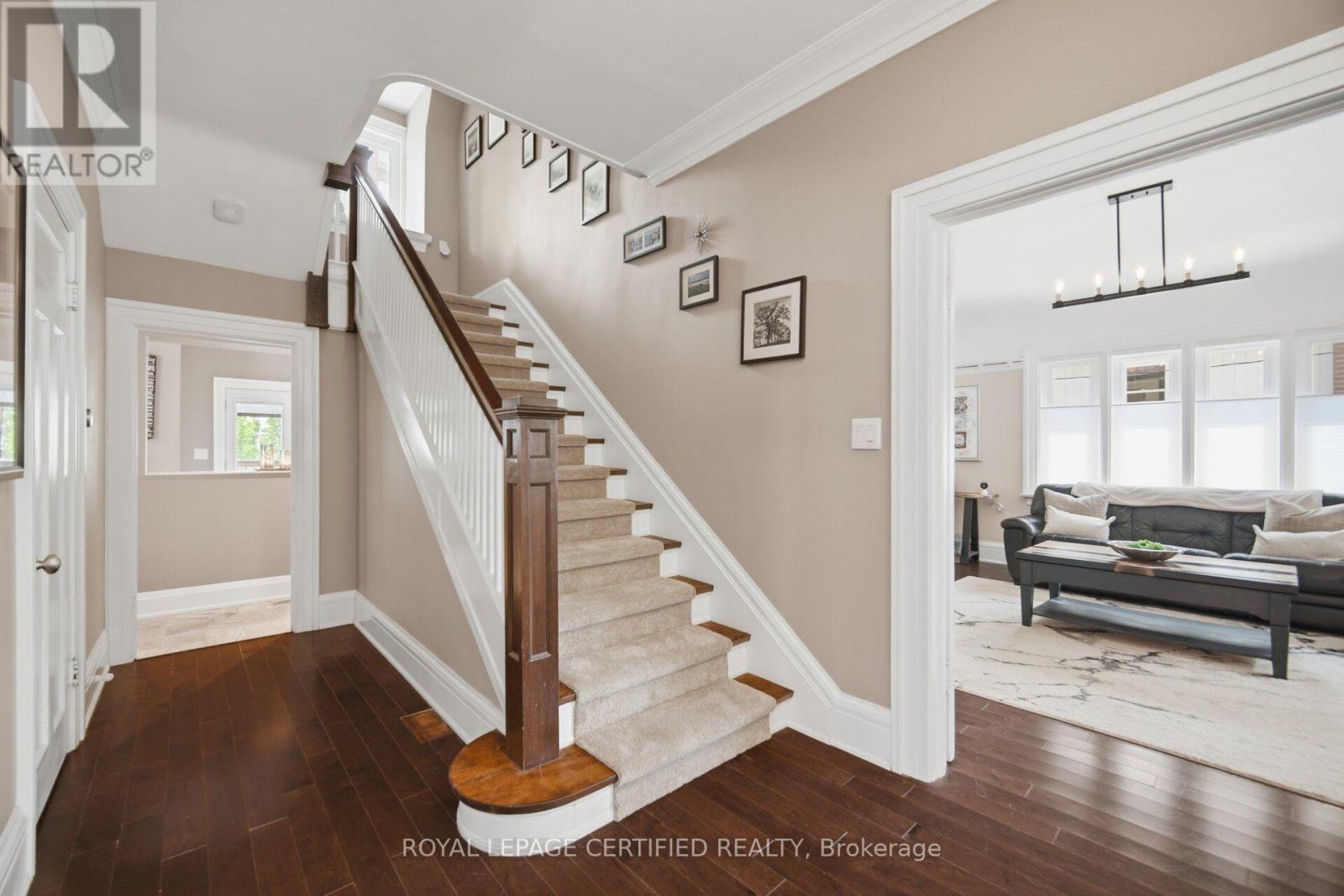 8 Elizabeth Street S, Brampton, ON