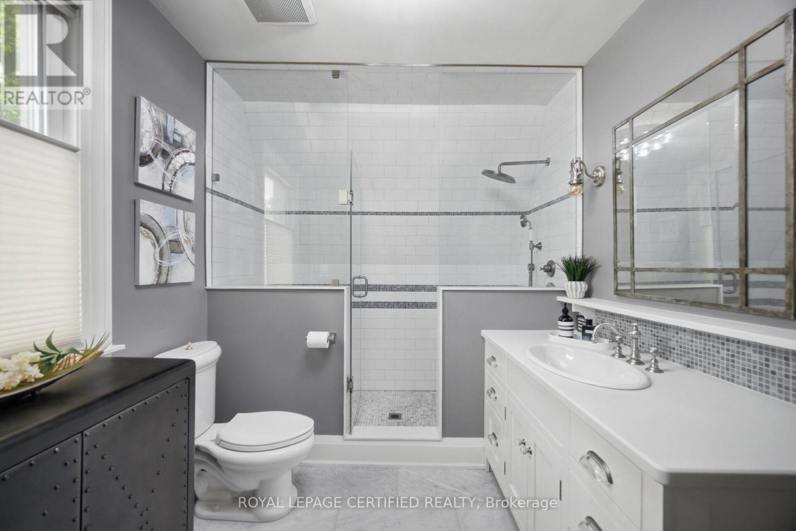 8 Elizabeth Street S, Brampton, ON