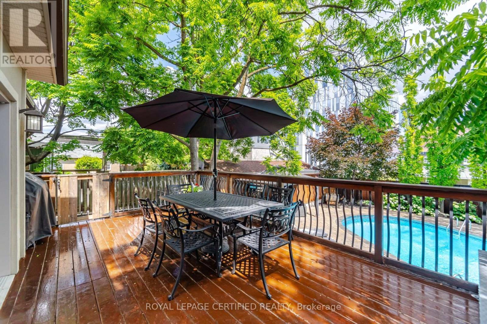 8 Elizabeth Street S, Brampton, ON