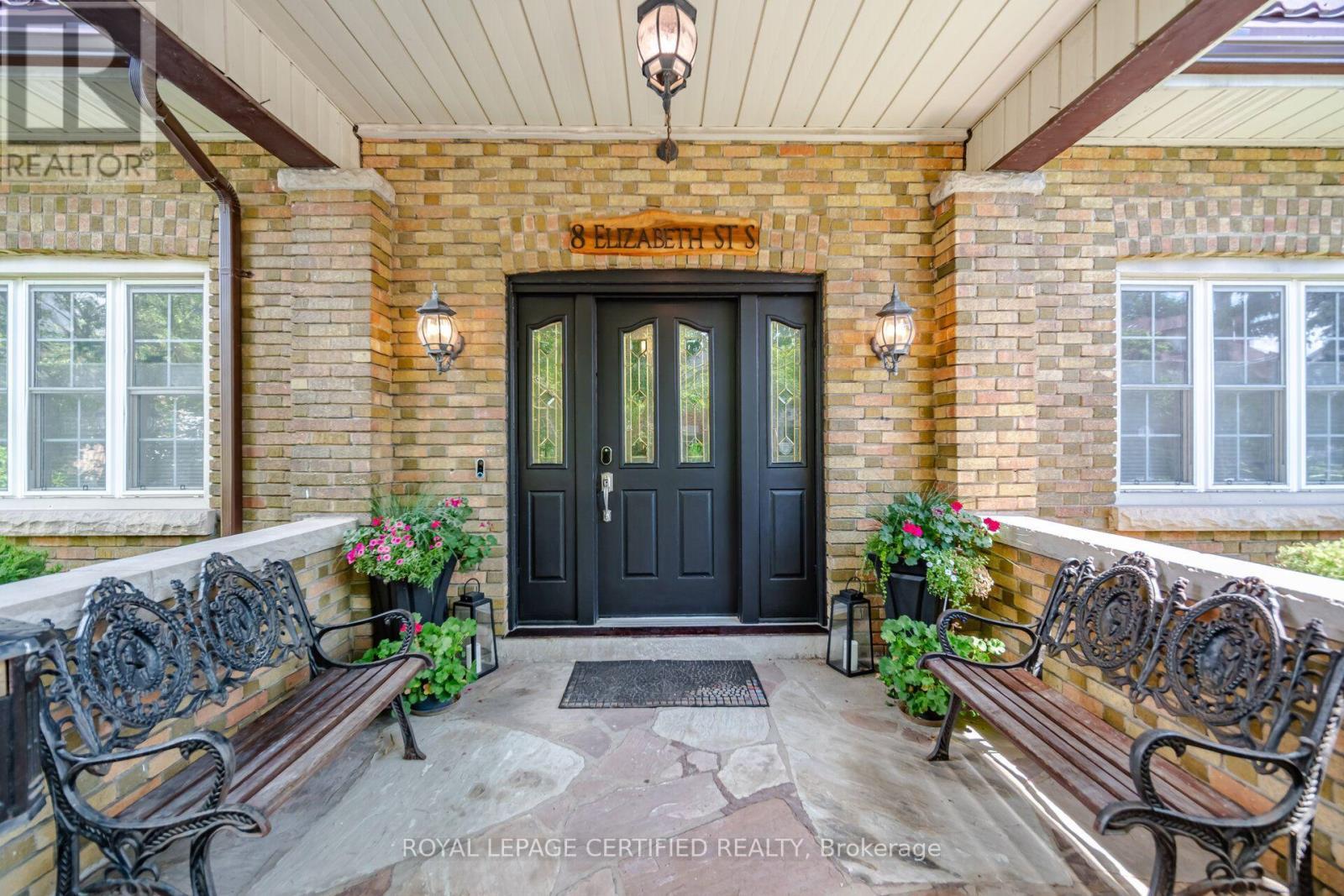 8 Elizabeth Street S, Brampton, ON