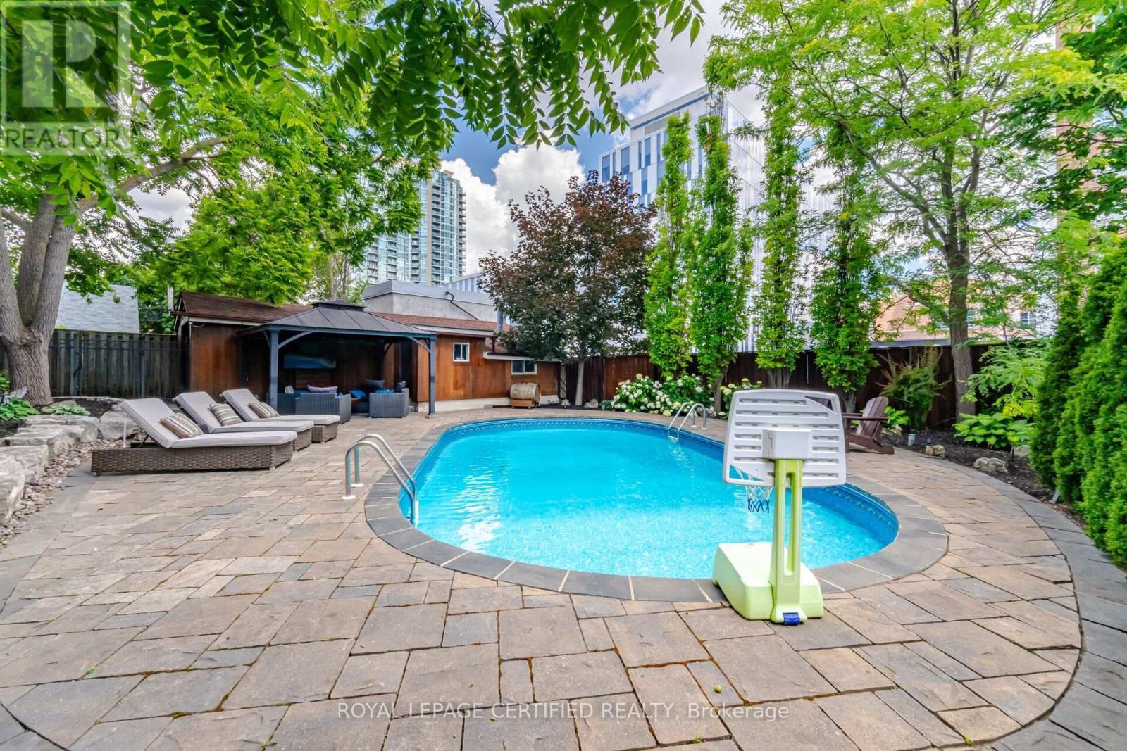 8 Elizabeth Street S, Brampton, ON