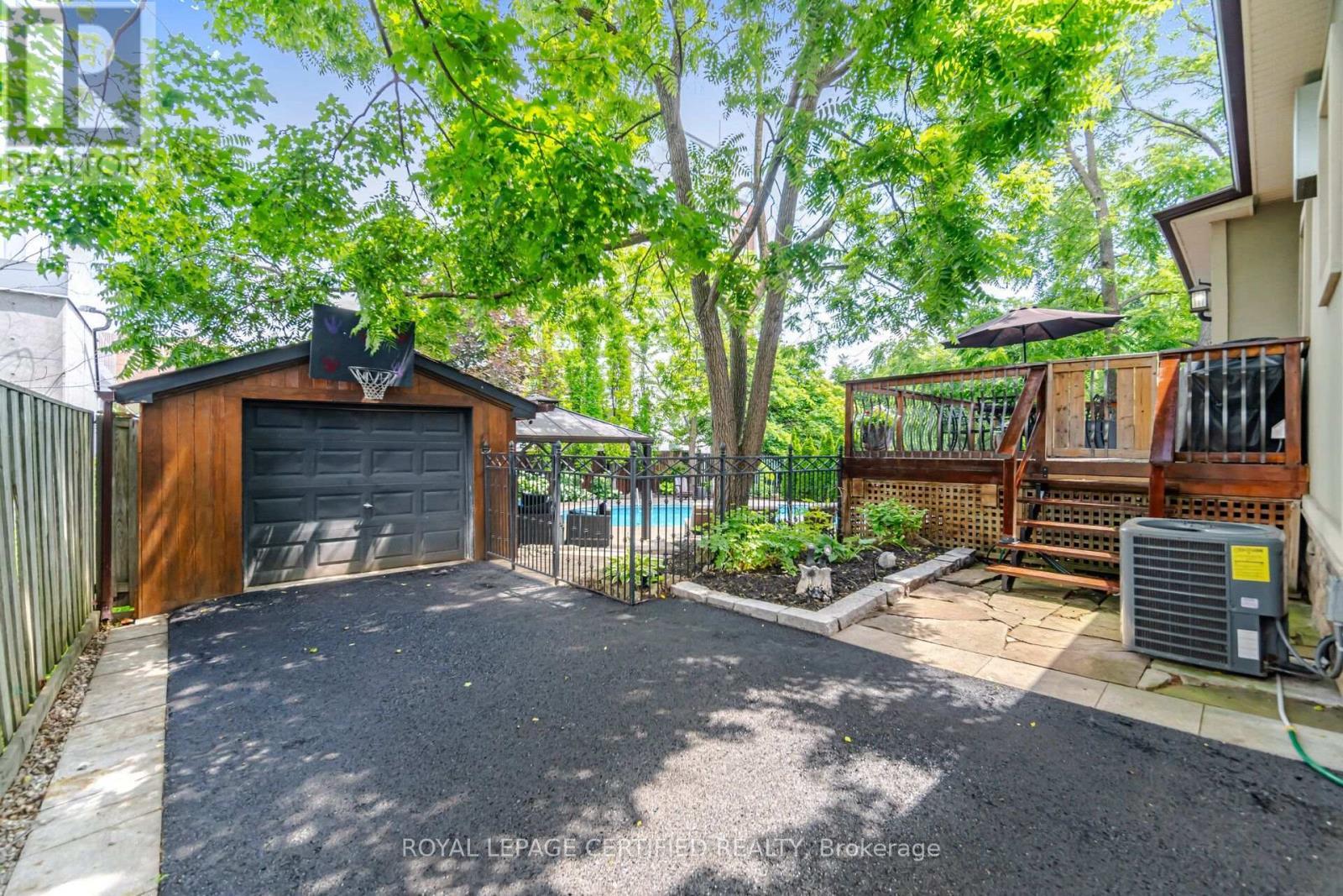 8 Elizabeth Street S, Brampton, ON
