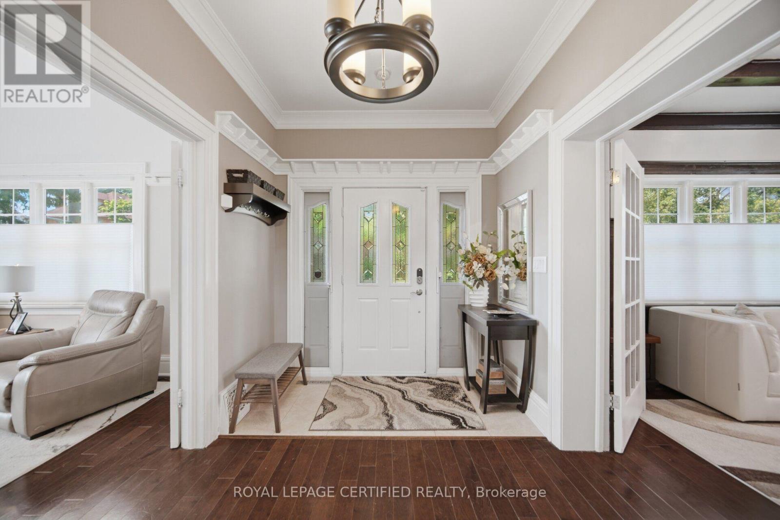 8 Elizabeth Street S, Brampton, ON
