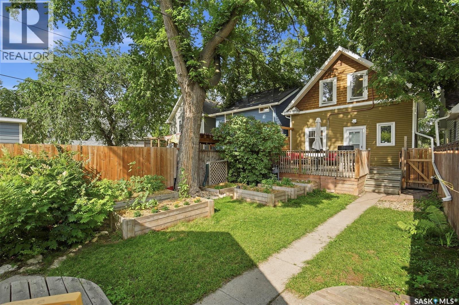 805 H Avenue S, Saskatoon, SK