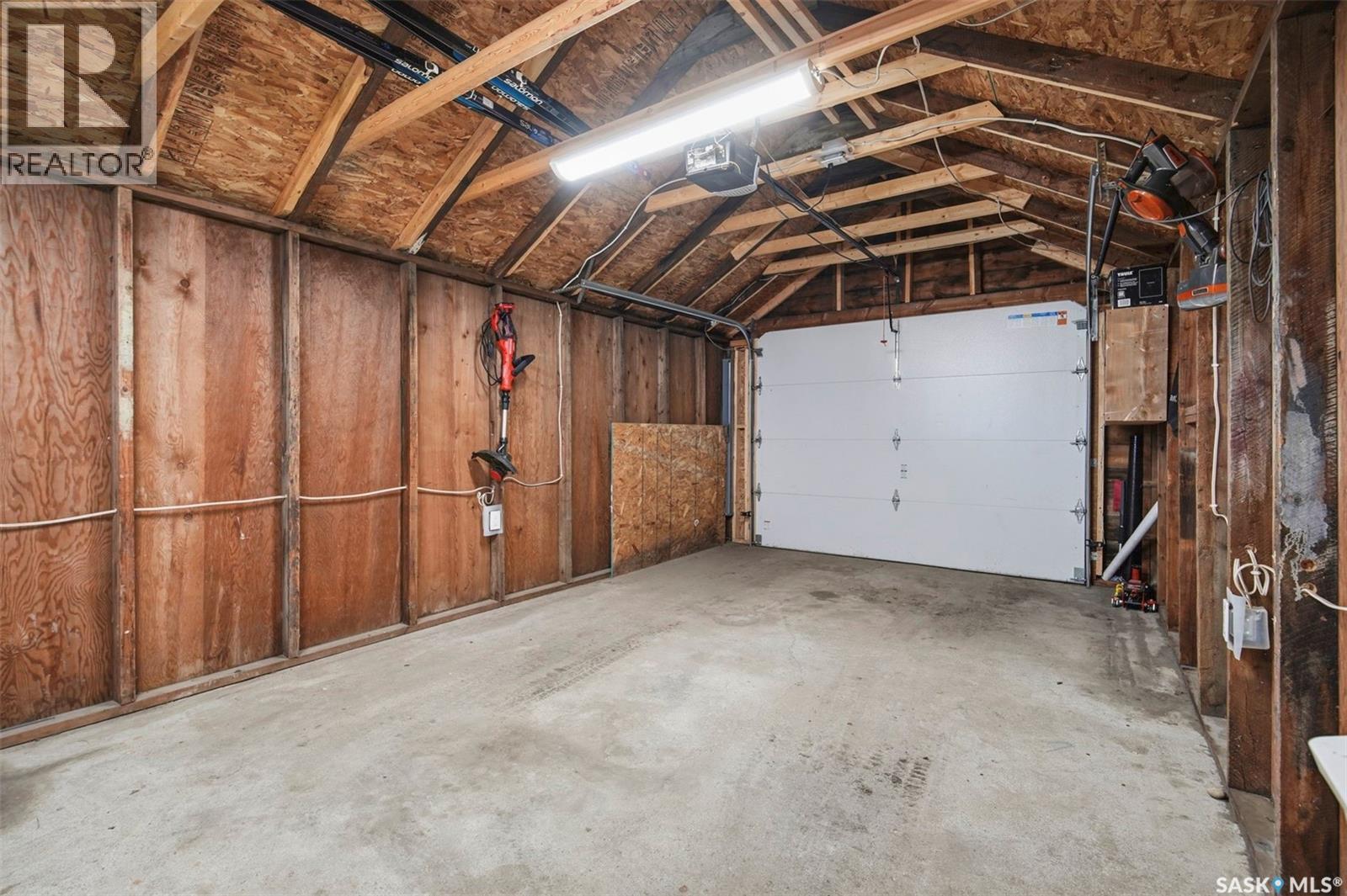 805 H Avenue S, Saskatoon, SK