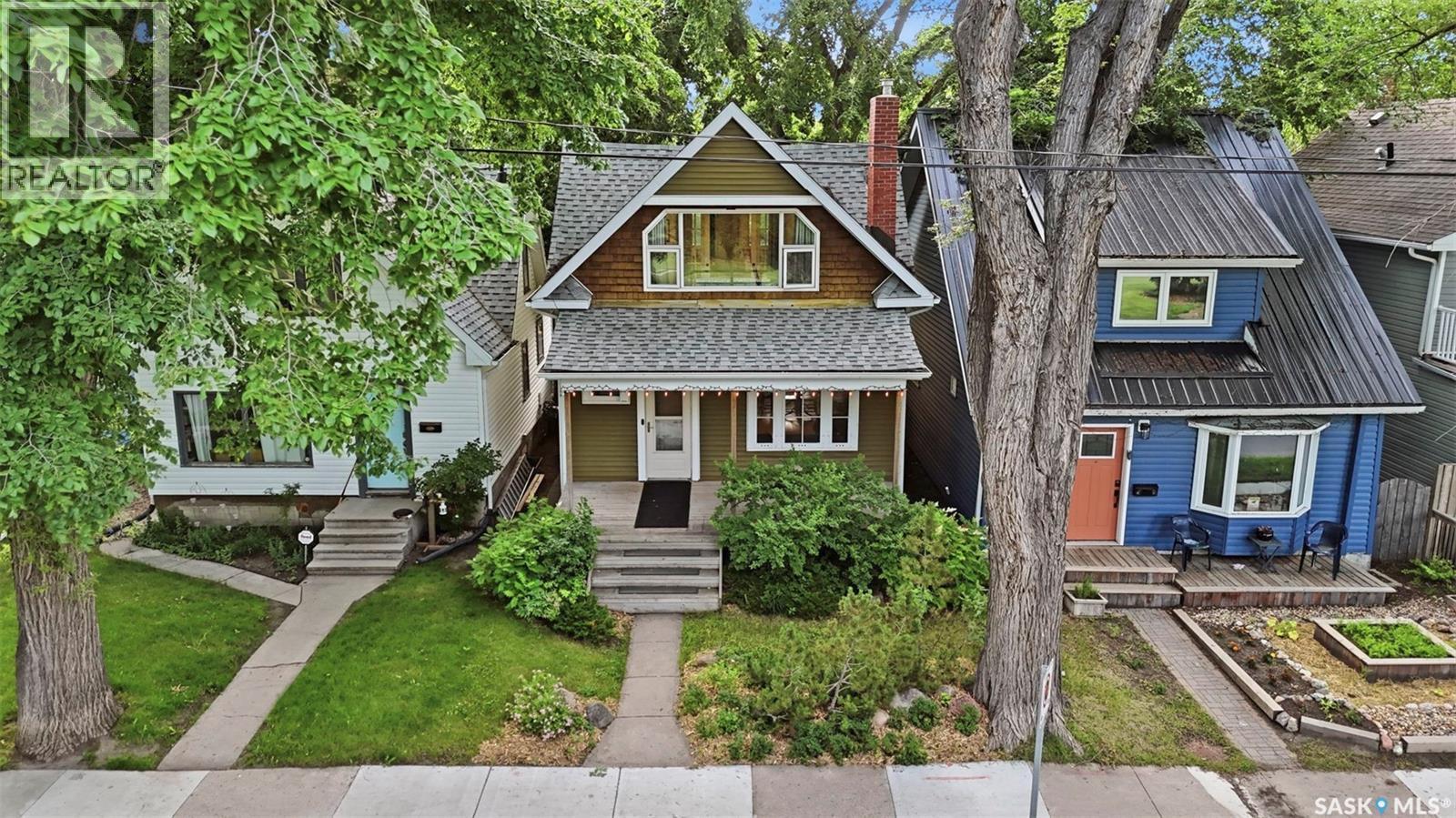 805 H Avenue S, Saskatoon, SK