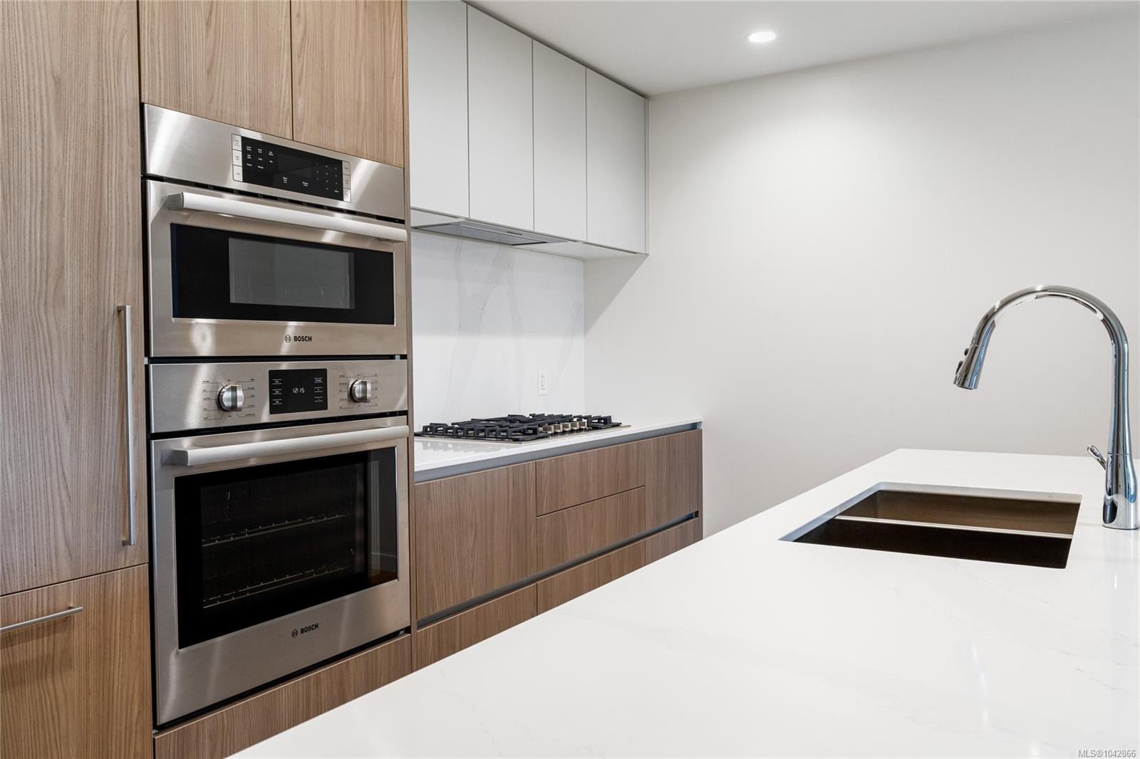#1012-2000 Hannington Rd, Langford, BC