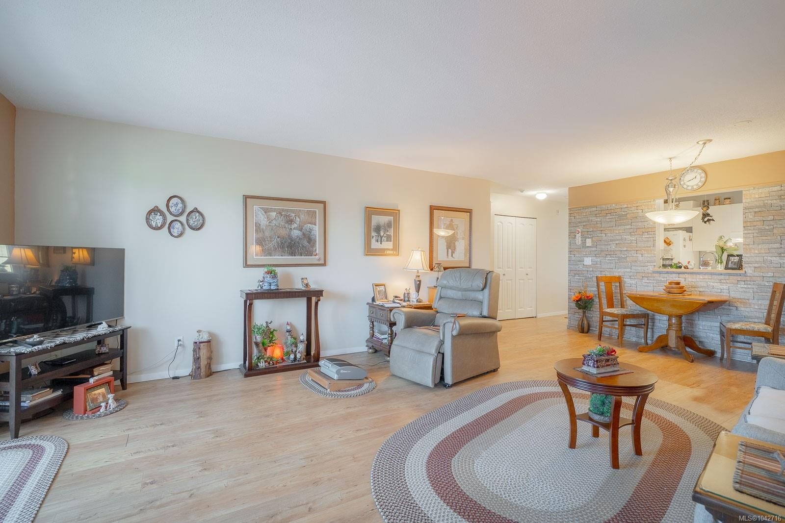 #202-9958 Daniel St, Chemainus, BC