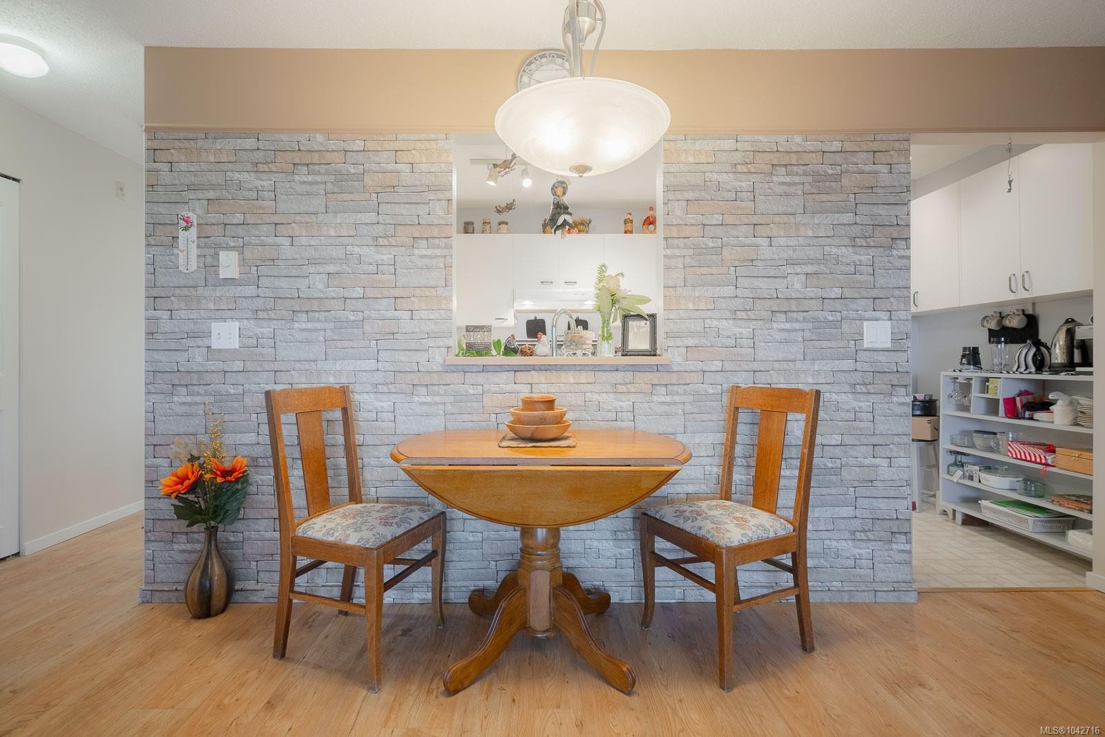 #202-9958 Daniel St, Chemainus, BC
